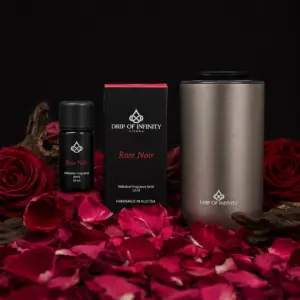 Drip of Infinity Rose Noir Nebulizer Set mit Diffuser, Flasche und Verpackung mit dunklen Rosenblättern und Agarwood